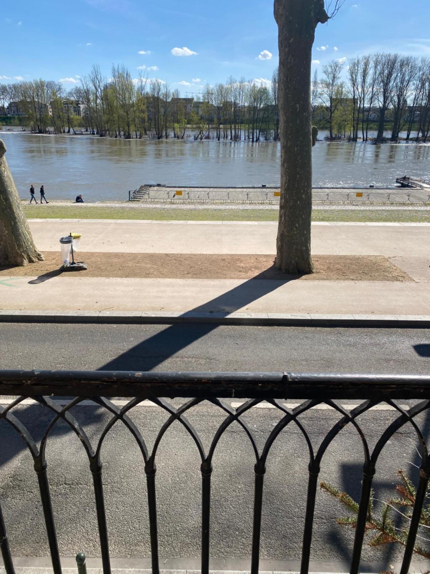 Balcon Vue Loire Parking A 50M Apartment Орлеан Екстериор снимка